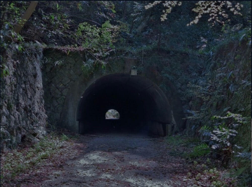 佐白山の笠間トンネル